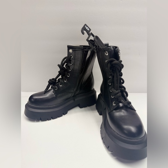 No Boundaries Women's Lug Sole Combat Boots, size 6 - Picture 5 of 6